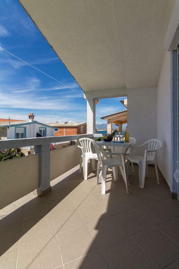 Fisa Apartments Vir Bagian luar foto
