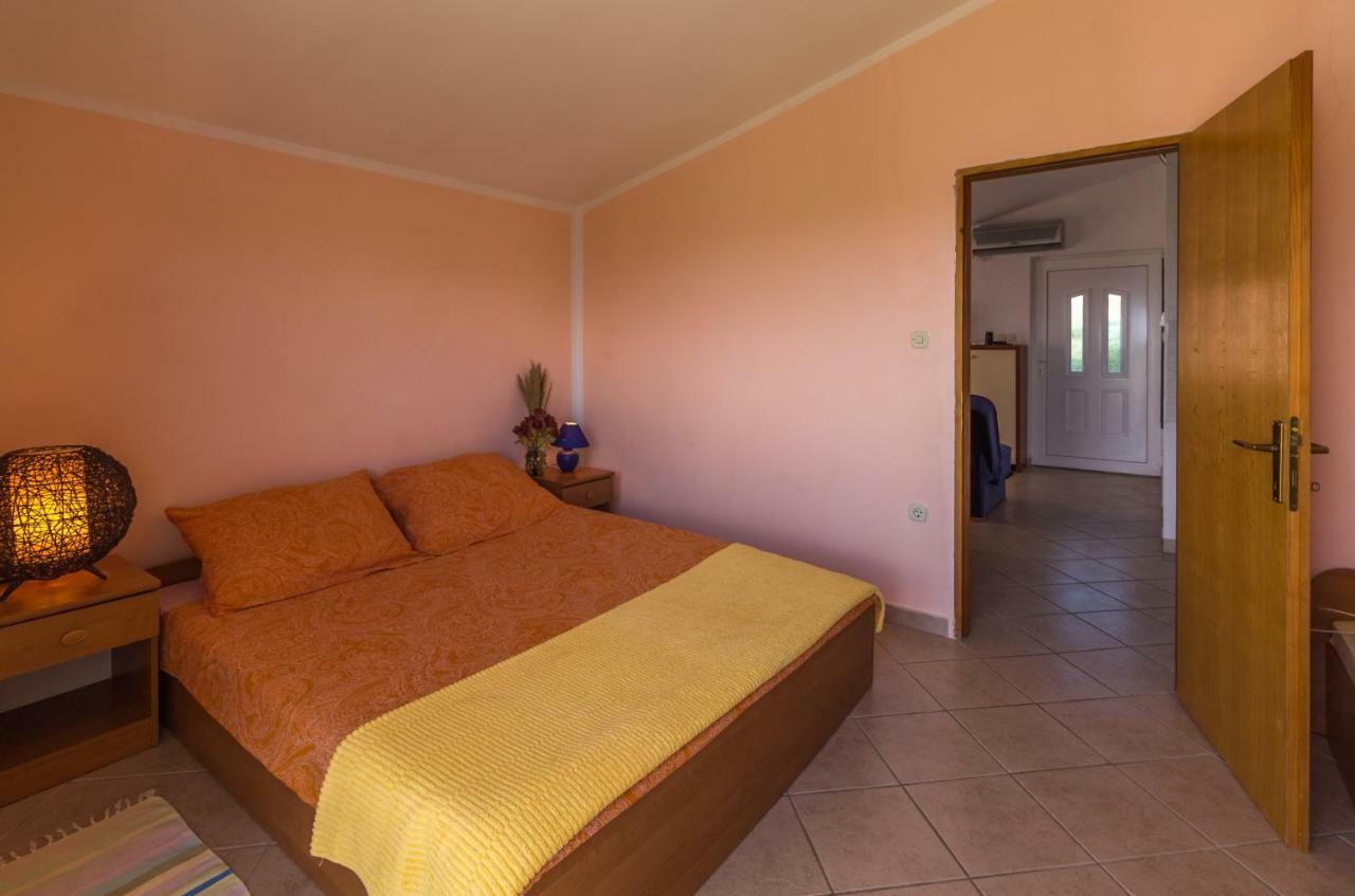 Fisa Apartments Vir Bagian luar foto