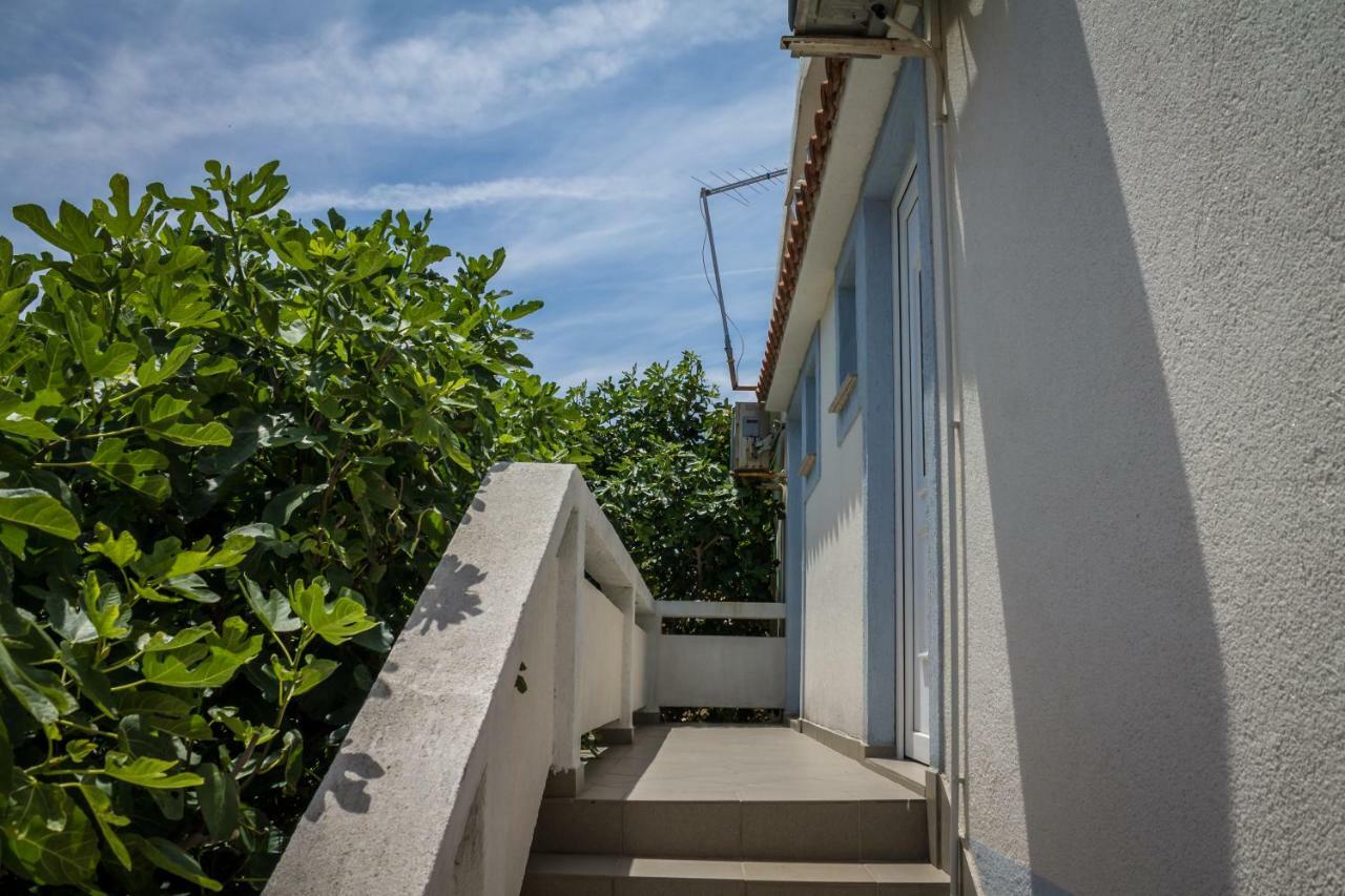 Fisa Apartments Vir Bagian luar foto