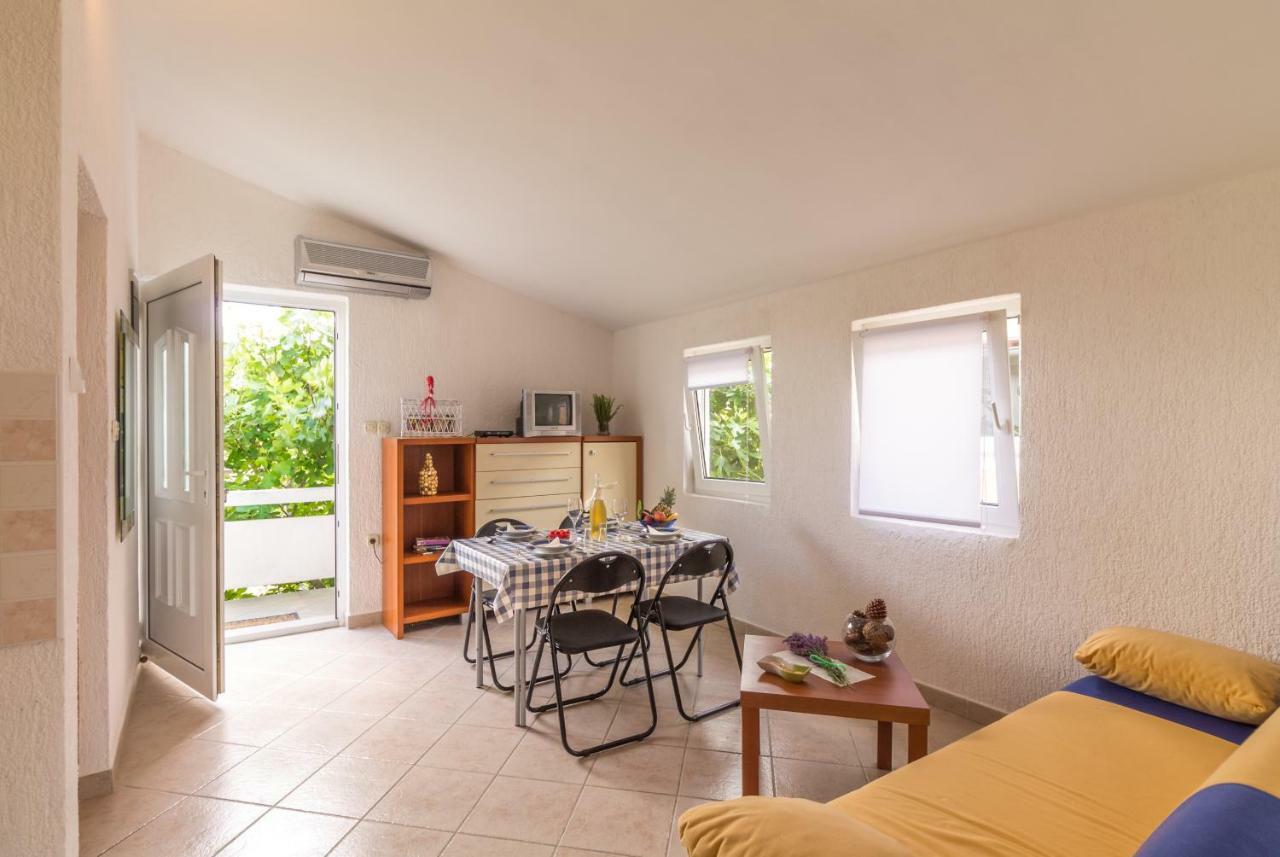 Fisa Apartments Vir Bagian luar foto